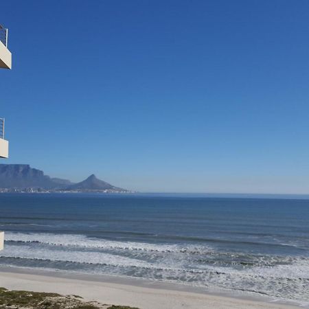 Portico 802 Apartment Bloubergstrand Bagian luar foto