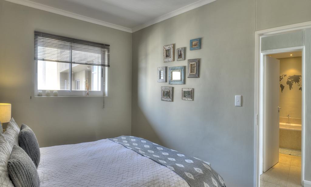 Portico 802 Apartment Bloubergstrand Bagian luar foto